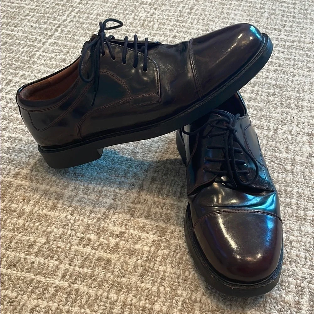 Classic Johnston & Murphy Dark Brown Distressed Leather Oxfords